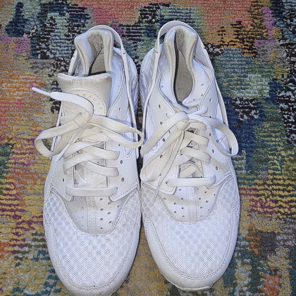 Men's 9.5 white huaraches, Gently used